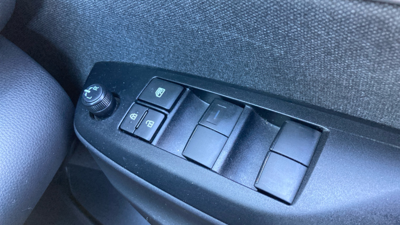 Toyota Yaris 1.5 Hybrid Design 5dr CVT Hybrid Hatchback